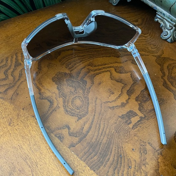 Blenders Eyewear Polarized Sunglasses with Bag and Case - Picture 5 of 16